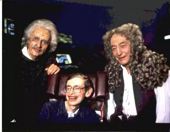 在电影《星际迷航:下一代》中,霍金饰演霍金本人,与牛顿,爱因斯坦