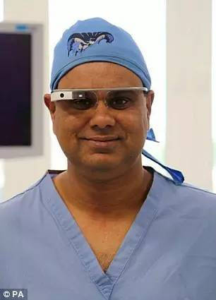 据悉,就在昨天,英国外科医生沙菲·艾哈迈德(shafi ahmed)借助虚拟