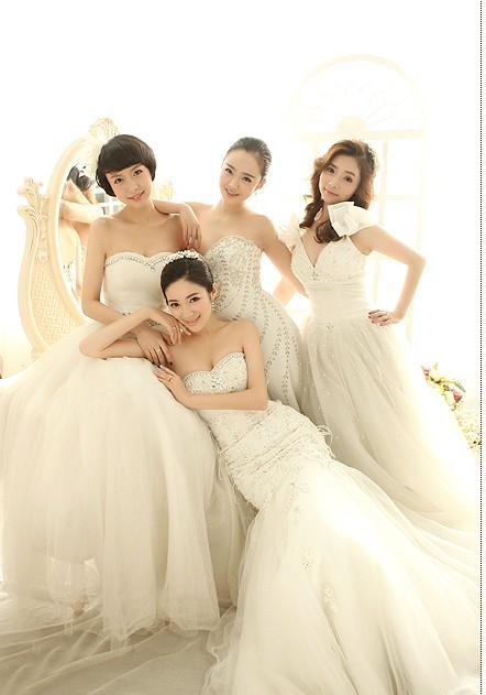 4个闺蜜一起拍的婚纱照写真