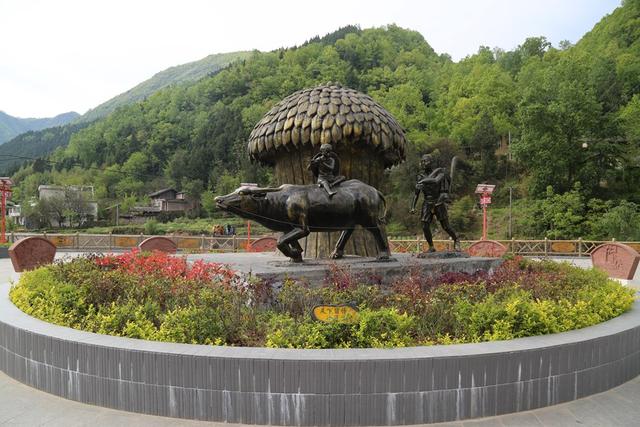 汉中镇巴县打造陕西唯一苗族风情主题旅游