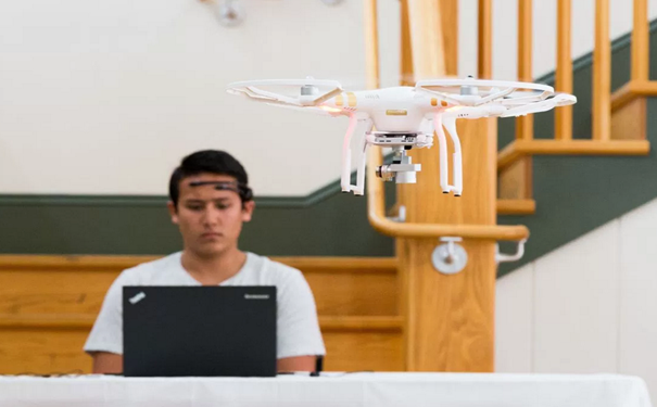 佛罗里达大学举行世界首场脑控无人机竞赛