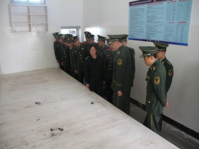 黄南消防组织官兵参观看守所接受警示教育