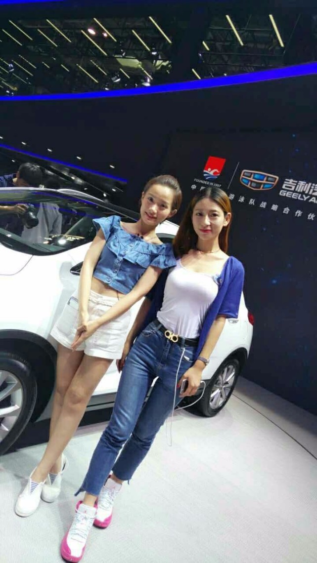 再看看易車網美女張小嫻和高小九相互