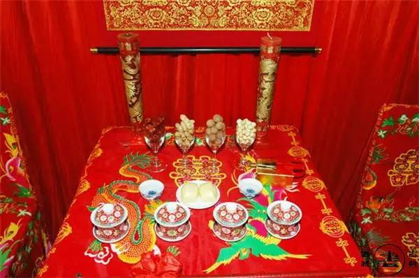 中式婚礼天地桌摆放图片