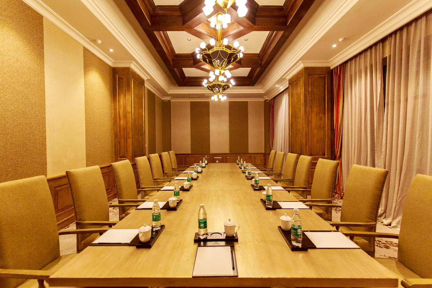 多功能商务会议室也适合各界商务人士学习开会