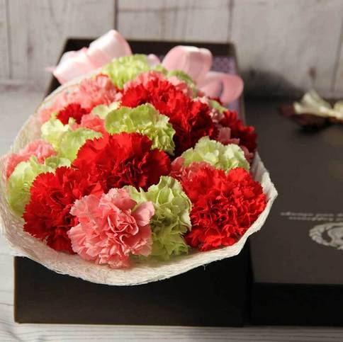 母亲节, 送康乃馨鲜花礼盒给妈妈, 鲜花可以给人带来好心情, 也可以