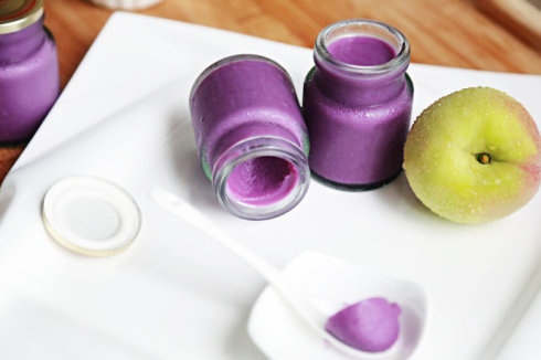 紫薯布丁的做法步骤:1紫薯选一个稍小点的,蒸熟去掉皮
