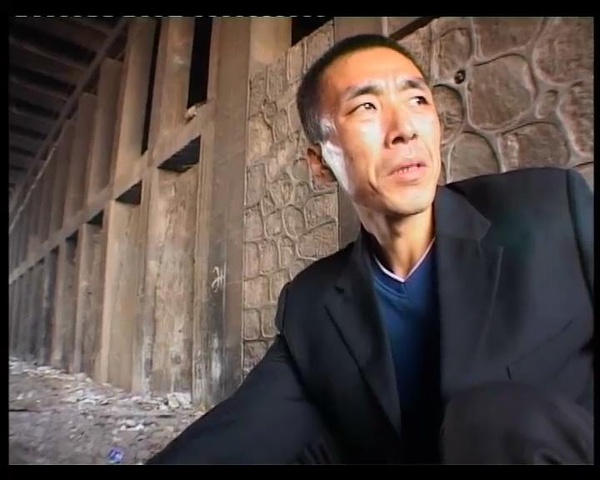 纪录片的名字叫《龙哥》,导演是周浩,如果你对他不了解,也没关系,反正