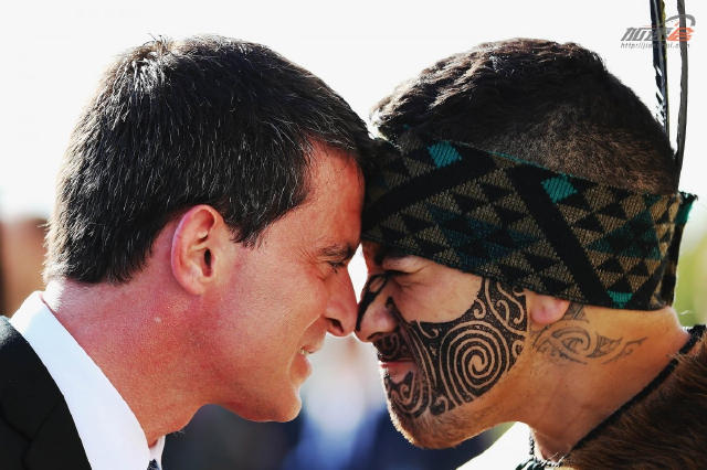 毛利人碰鼻礼图片