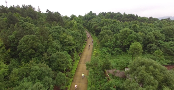 2016衡阳第三届雨母山"珠江合创杯"山地车挑战赛5月8日上午,湖南省