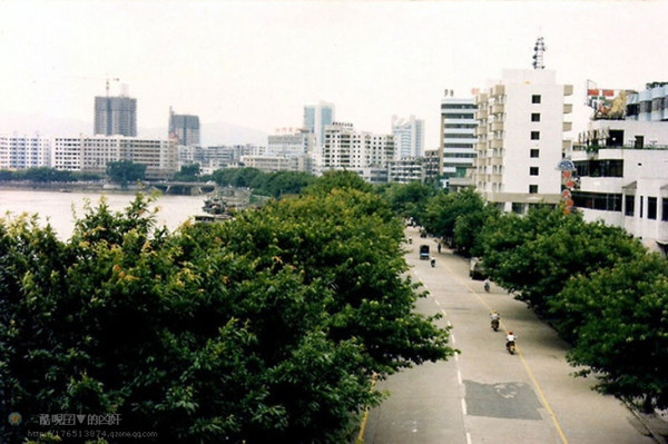 長堤.長堤.長堤廣場1976年5月1日,江門蓬江大橋建成通車的熱鬧場.