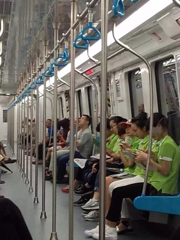 东莞地铁乘车图片