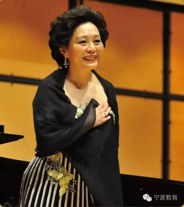 女高音歌唱家胡晓平图片