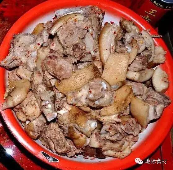 大凉山彝族风俗坨坨肉图片