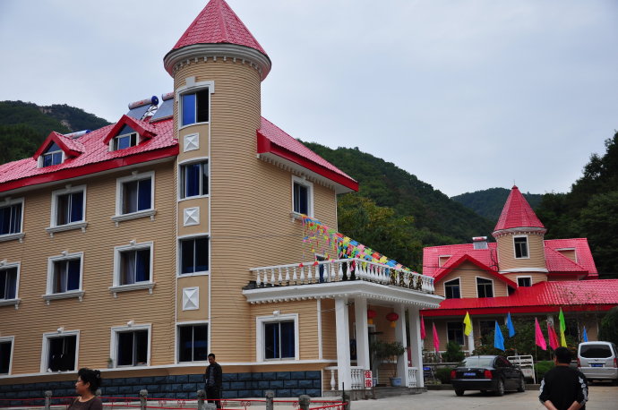 龙泉山庄位于辽宁省铁岭市清河区境内,龙泉山庄以清河旅游度假区和