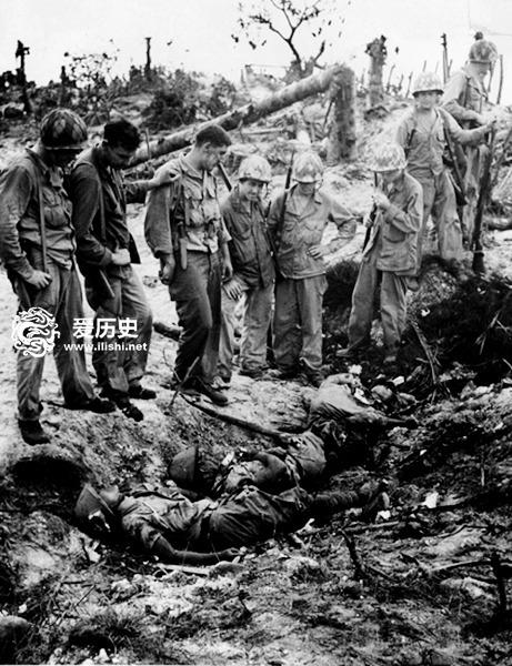 干得漂亮!万吨炸弹倾泻后夸贾林环礁上的日军尸体
