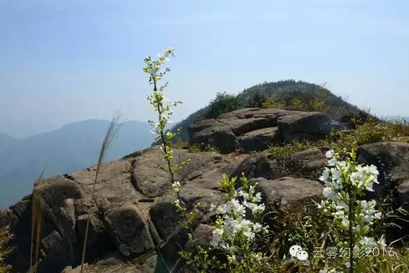 石牛山隶属萧山戴村云石, 但石牛山峰顶应该在云石和富阳大葛村的交界