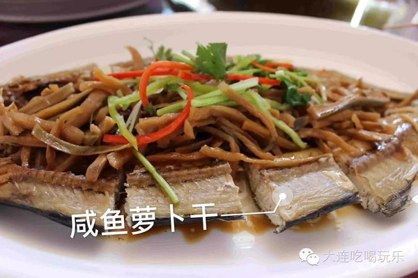 野菜蘸醬熱菜:特色鯰魚燉小笨雞,五花肉拼血腸,小白菜燉豆腐海兔 ,大