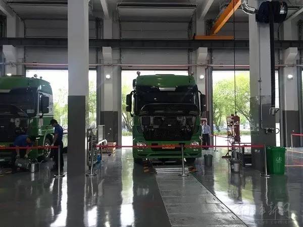 奔驰卡车"加码"中国 利星行昆山经销商店盛大开业