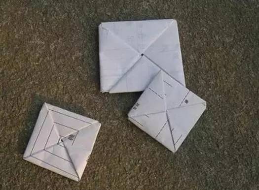 这玩意叫法也千奇百怪:打宝,打纸拍子,拍纸包,扇烟盒,拍元宝,拍三角