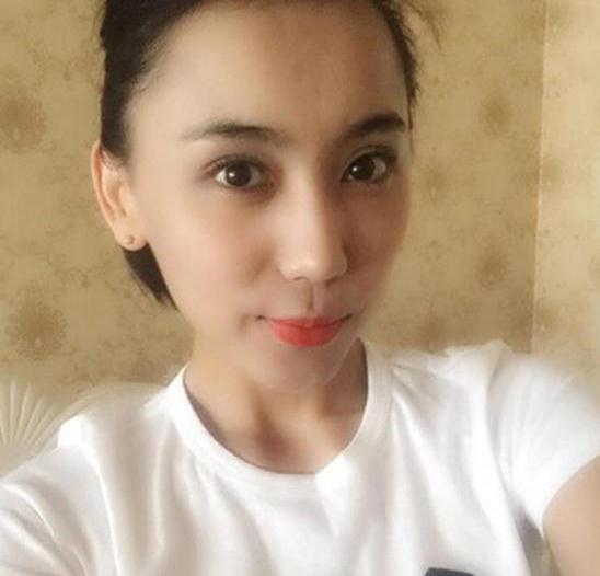 古力娜扎亲姐姐美照气质不输娱乐圈女星