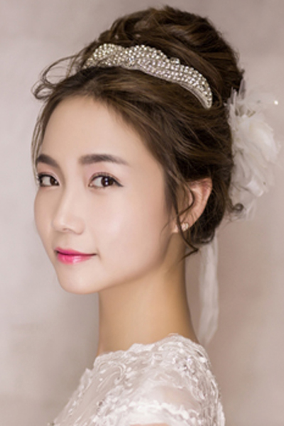 韩式婚纱照新娘发型_韩式婚纱照发型(2)