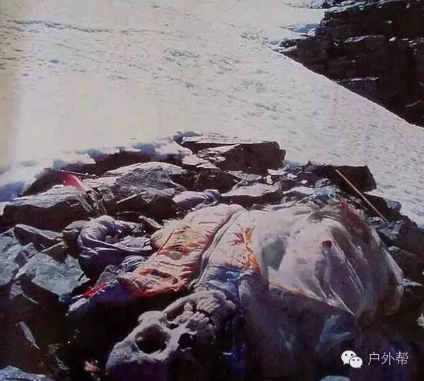 珠峰冻死人的图片大全图片