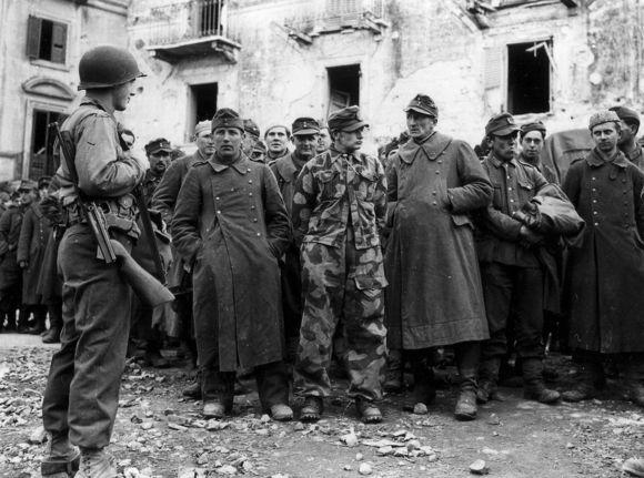 珍贵历史照片二战末期世界各地被俘虏的德国士兵