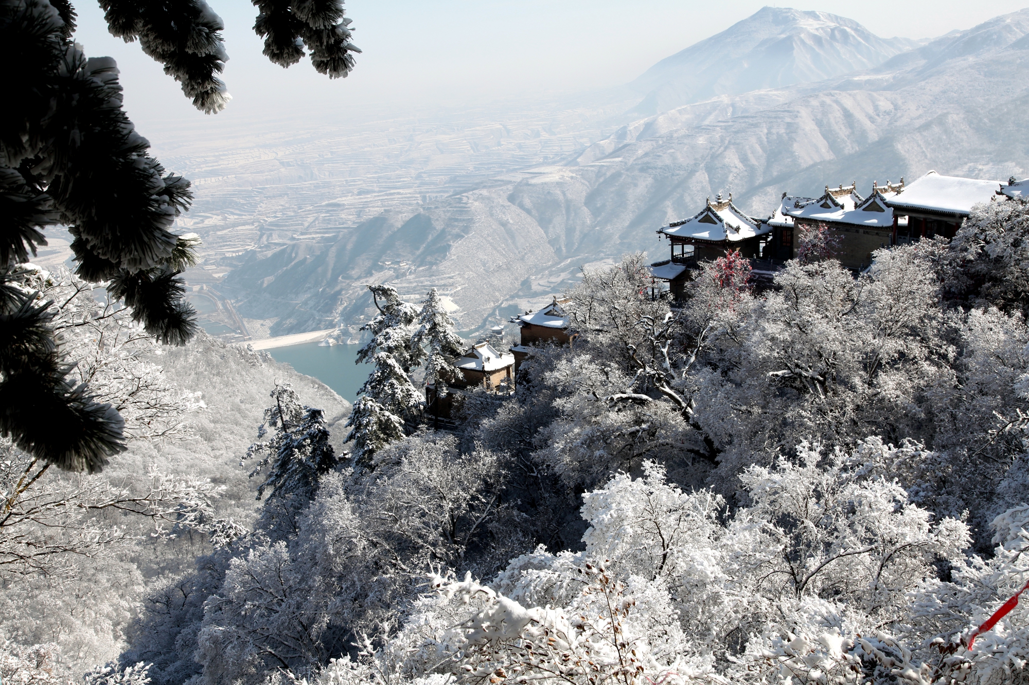 崆峒山四季看点崆峒山位于甘肃省平凉市城西12公里处,为古丝绸之路西