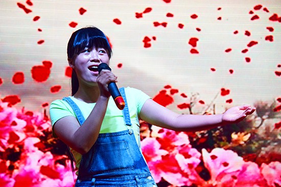 《我是大明星》歌手泰安花生妹献唱《山路十八弯》