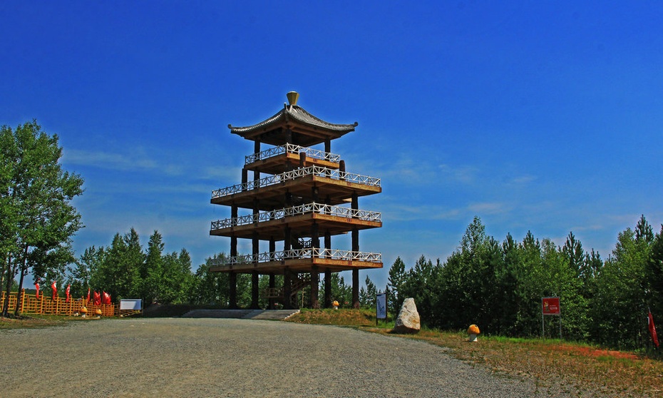 林海天路通蓝莓小镇,阿木尔河九曲十八弯