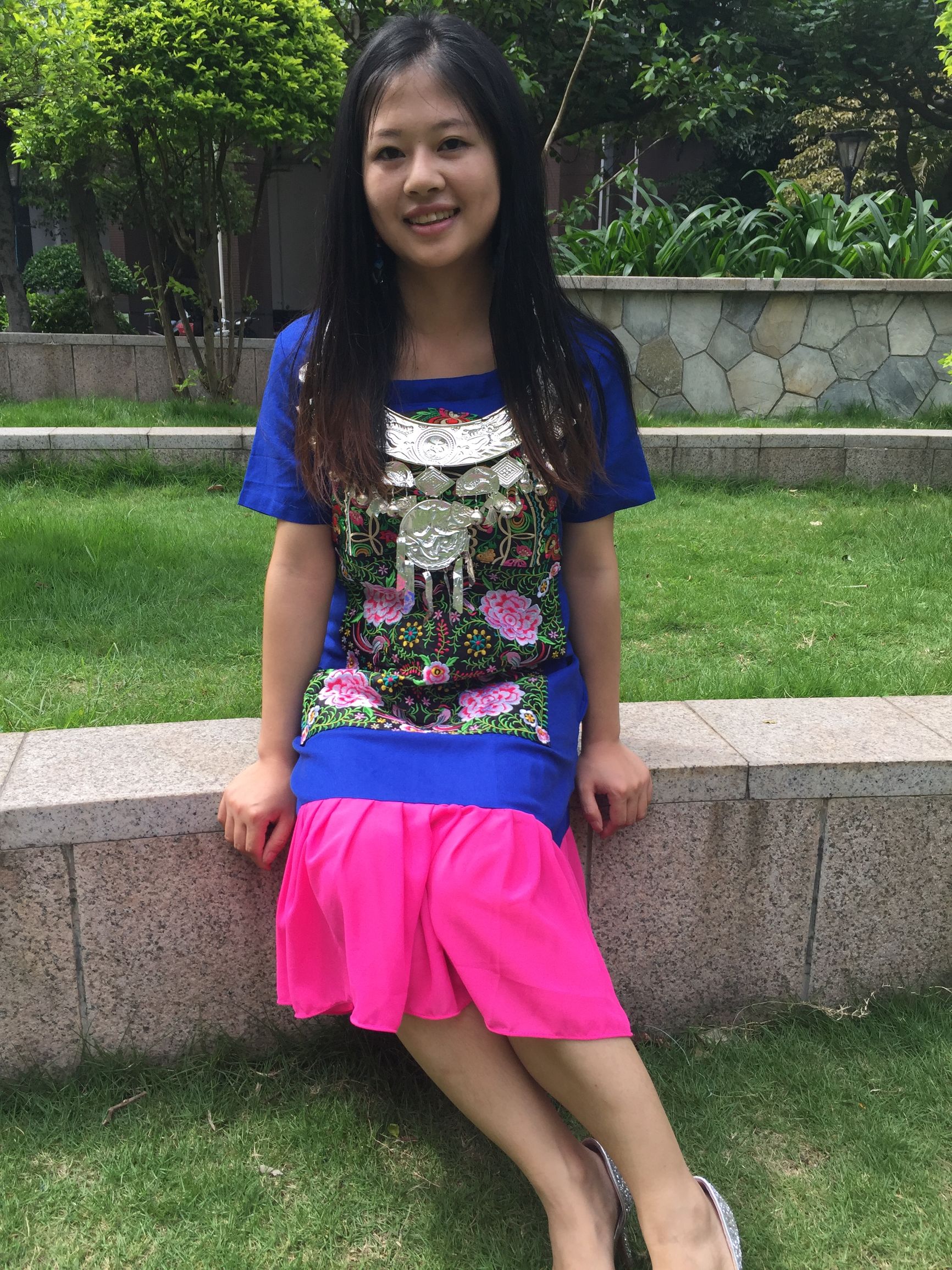 侗族女孩 民族服装时装风格秀 朴素清新