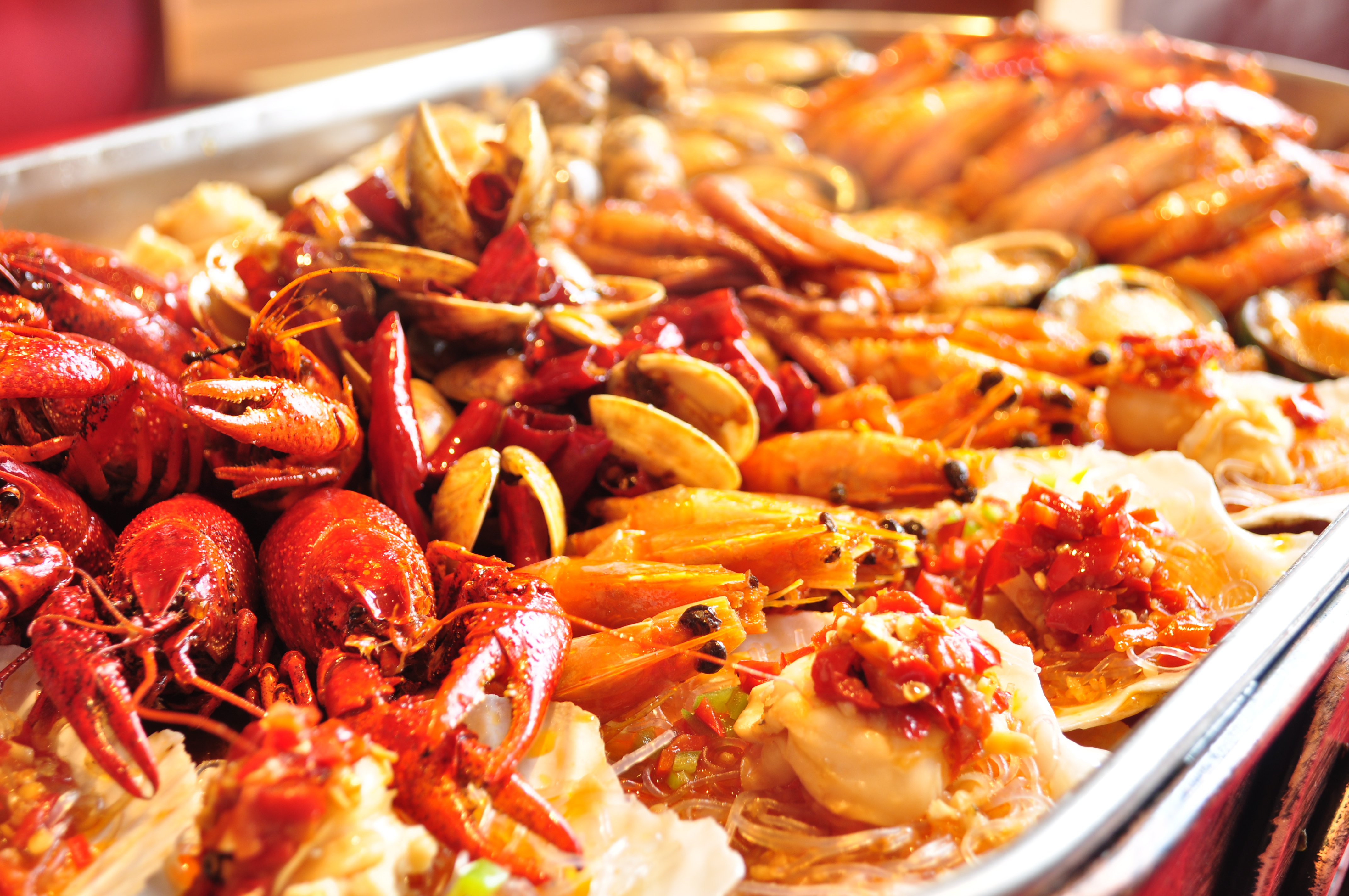 海鲜盛筵套餐以最新鲜的食材制作,颠覆传统的海鲜大餐,海鲜盛宴中