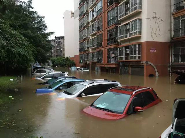 今晚大暴雨襲擊南寧,這樣的極端天氣沒事別出門!