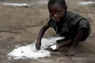 非洲贫困孩子图片