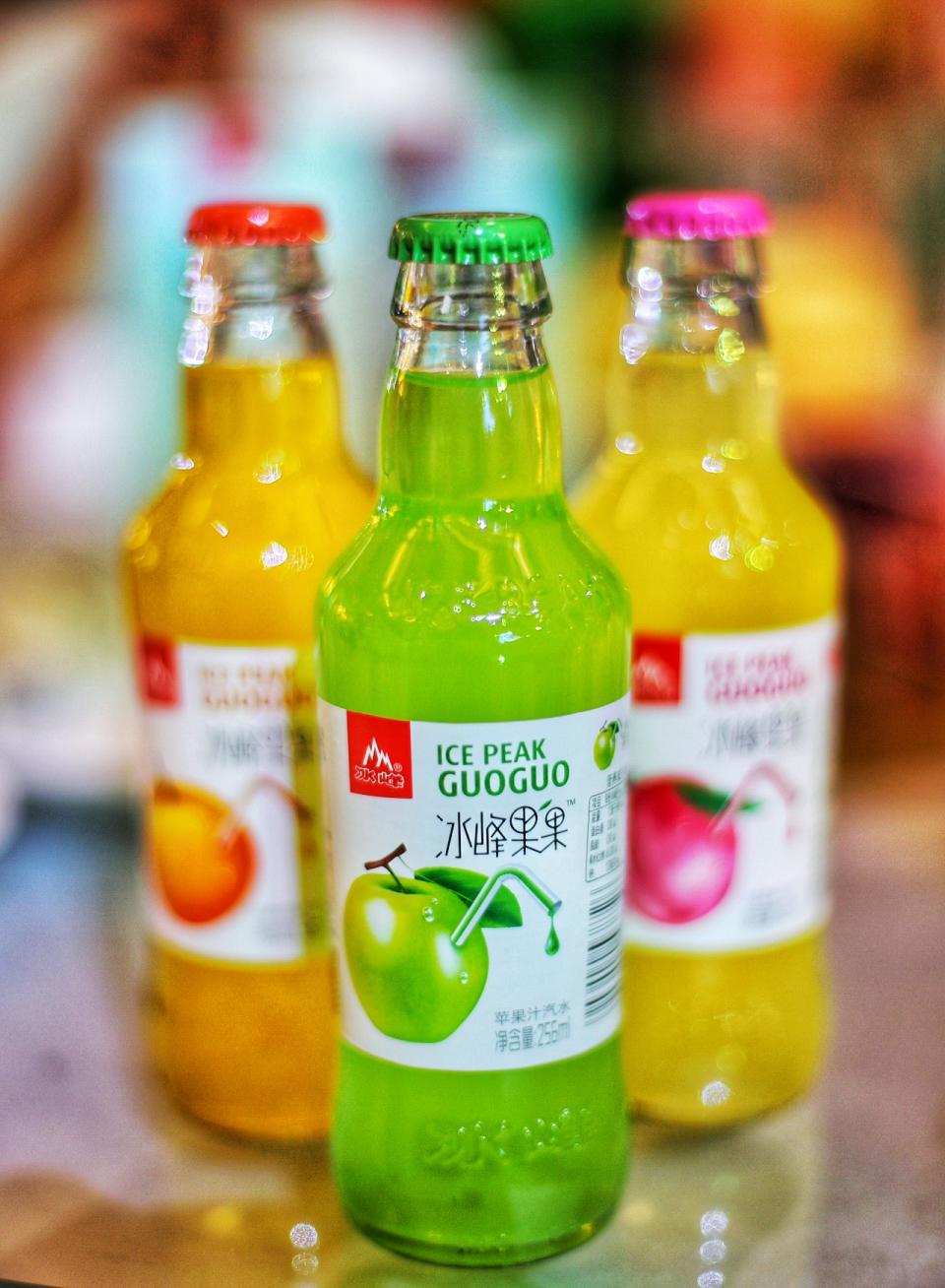 冰峰推出国内首款一次性玻璃瓶装果汁汽水