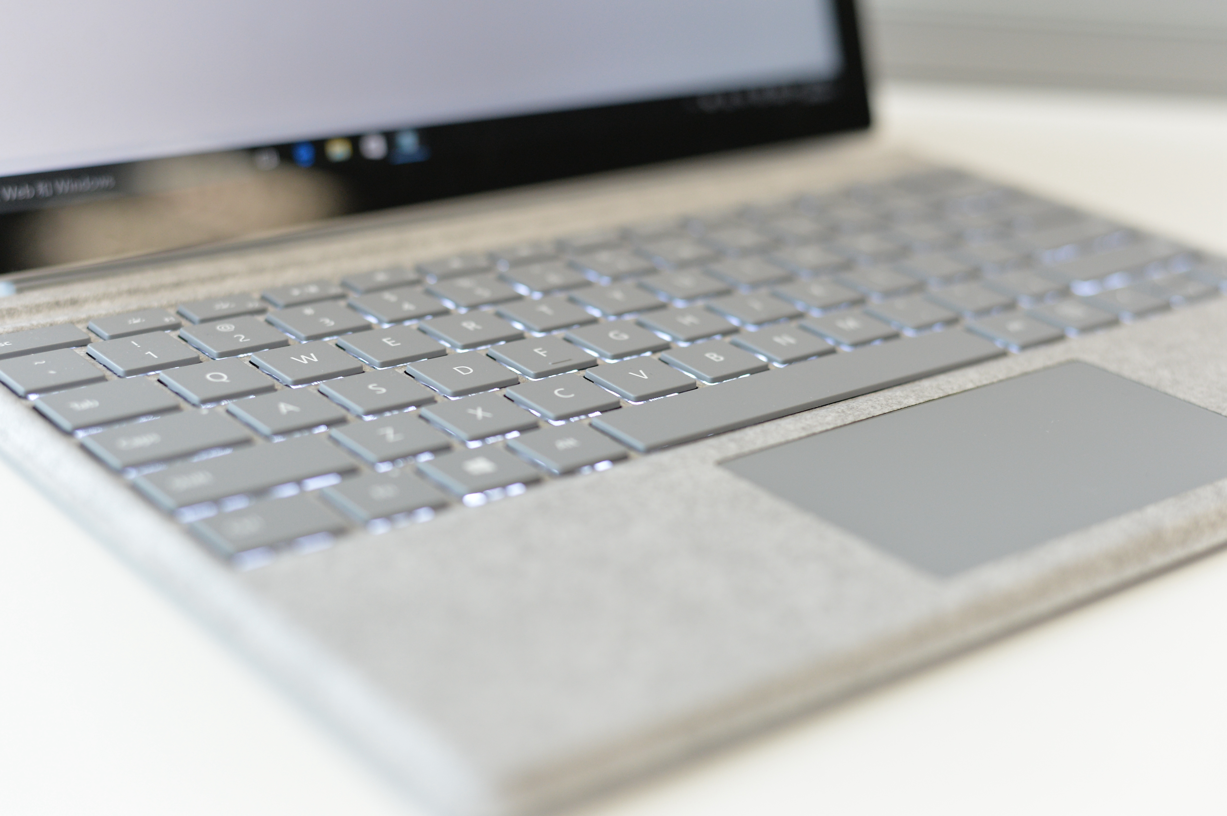 Surface Pro 4 Alcantara特制版键盘上线