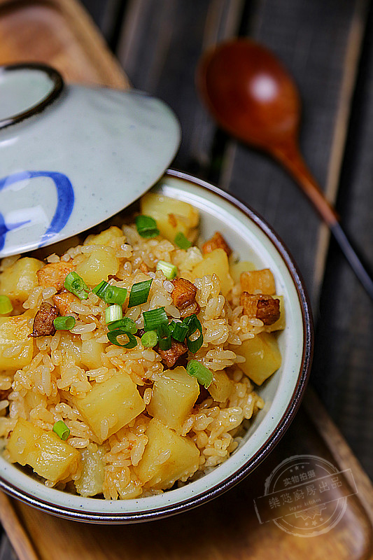 【土豆焖饭】一只电饭锅搞定一餐 太适合夏天了