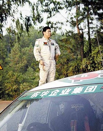42,疯狂赛车史自1993年以来,成奎安自己已在赛车上花了很多钱,花了