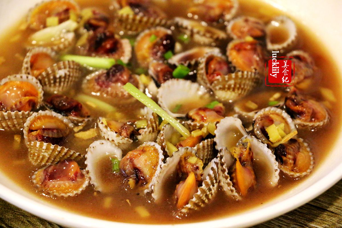 吃刺螺的感觉对于我们这些极少能吃到的的杭州人来讲还是蛮嗨的,习惯
