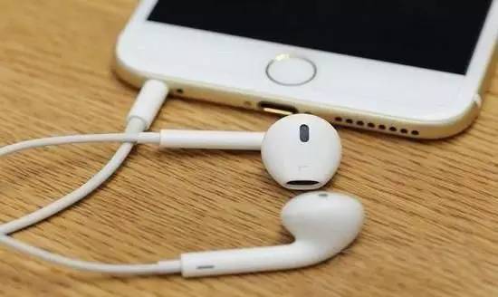 30万果粉联名请愿强烈反对iPhone7取消耳机插孔