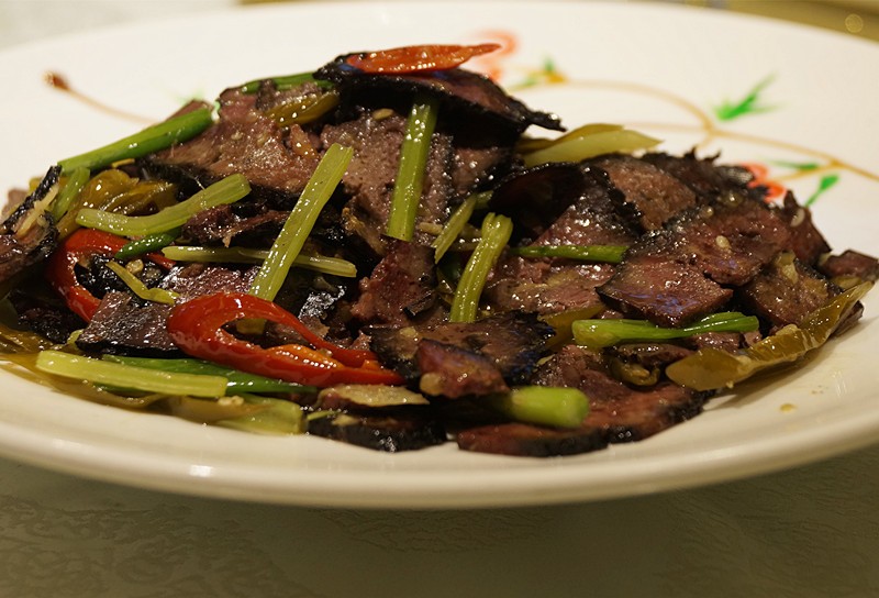 丹江源頭吃陝南農家飯,野魚小河蝦鮮美