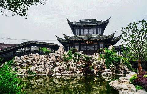 口岸雕花楼景区位于江苏地理中心泰州市高港区城区西南方,现为国家