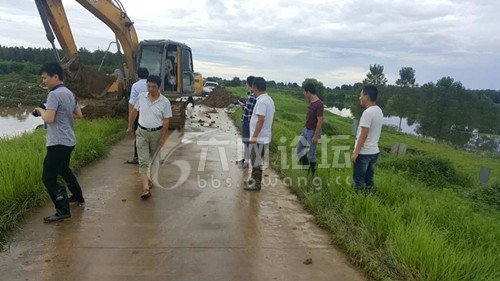 柏林乡乡长梁秀恕连续多日奋战在抗洪一线灾情发生后舒城县县政府立即