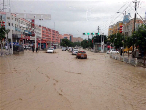 新疆巴州塔城多地遭暴雨袭击气象部门及时预警助力抢险