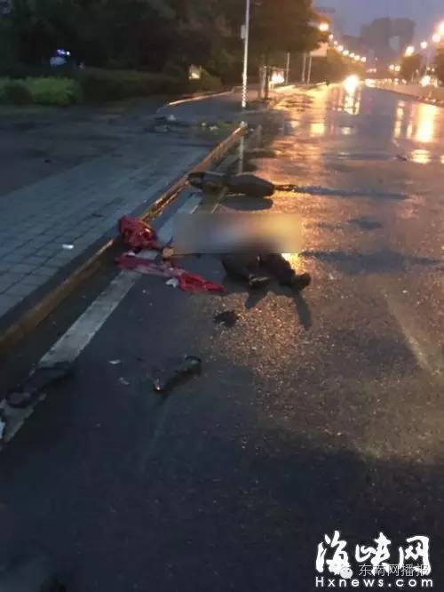 惨烈车祸福州浦上大道路虎的士相撞022过路骑手不幸身亡