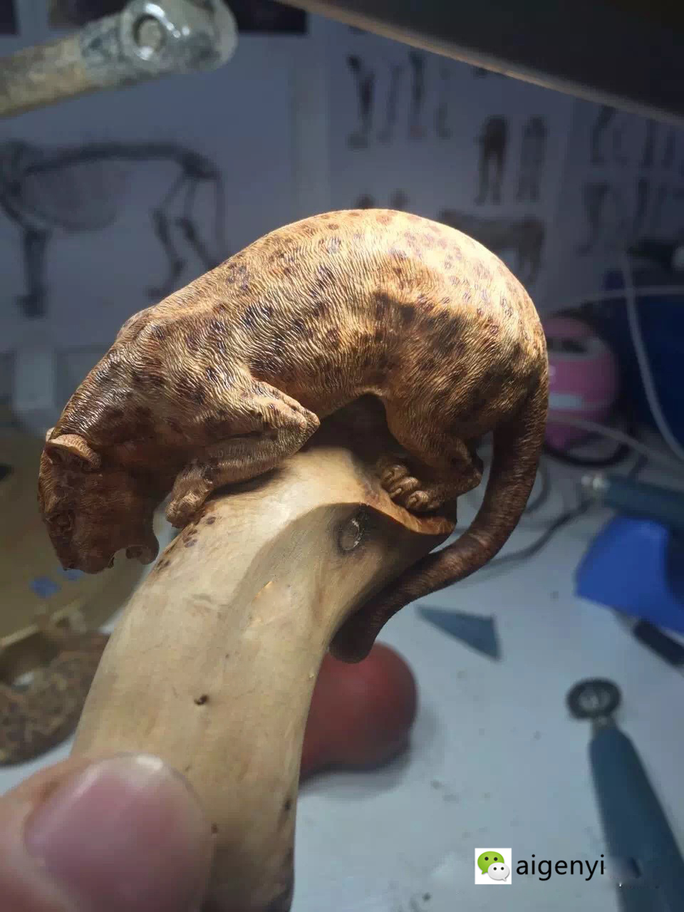 一支只豹子雕刻教程一块木头的艺术