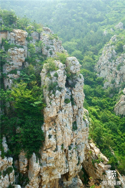 駐足廣鹿島鐵山之巔,極目遠眺,小嶼珊瑚,宛如盆景一般迷人.