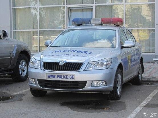 车中居然有中国的双环汽车柬埔寨:轻卡,面包车阿塞拜疆警方的宝马警车