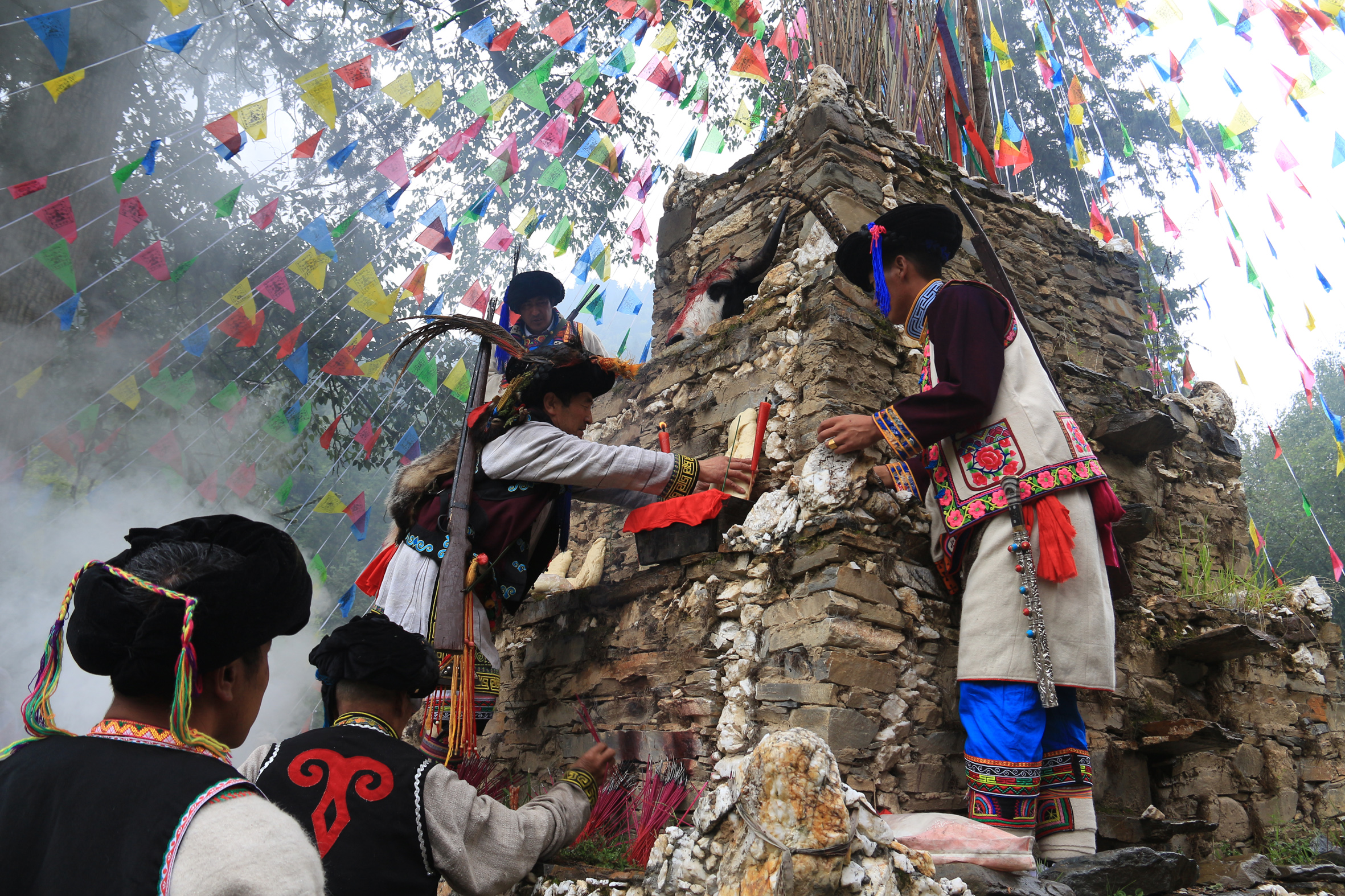 羌族传统转山会祭祀庆典活动在茂县隆重举行